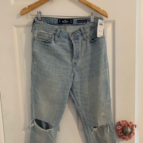 Hollister Relaxed ripped jean - Picture 1 of 4